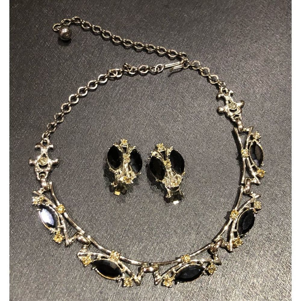 VINTAGE - 🎉HP🎉50s Silvertone Choker & Earring Set/Black Navettes/Rhinestones